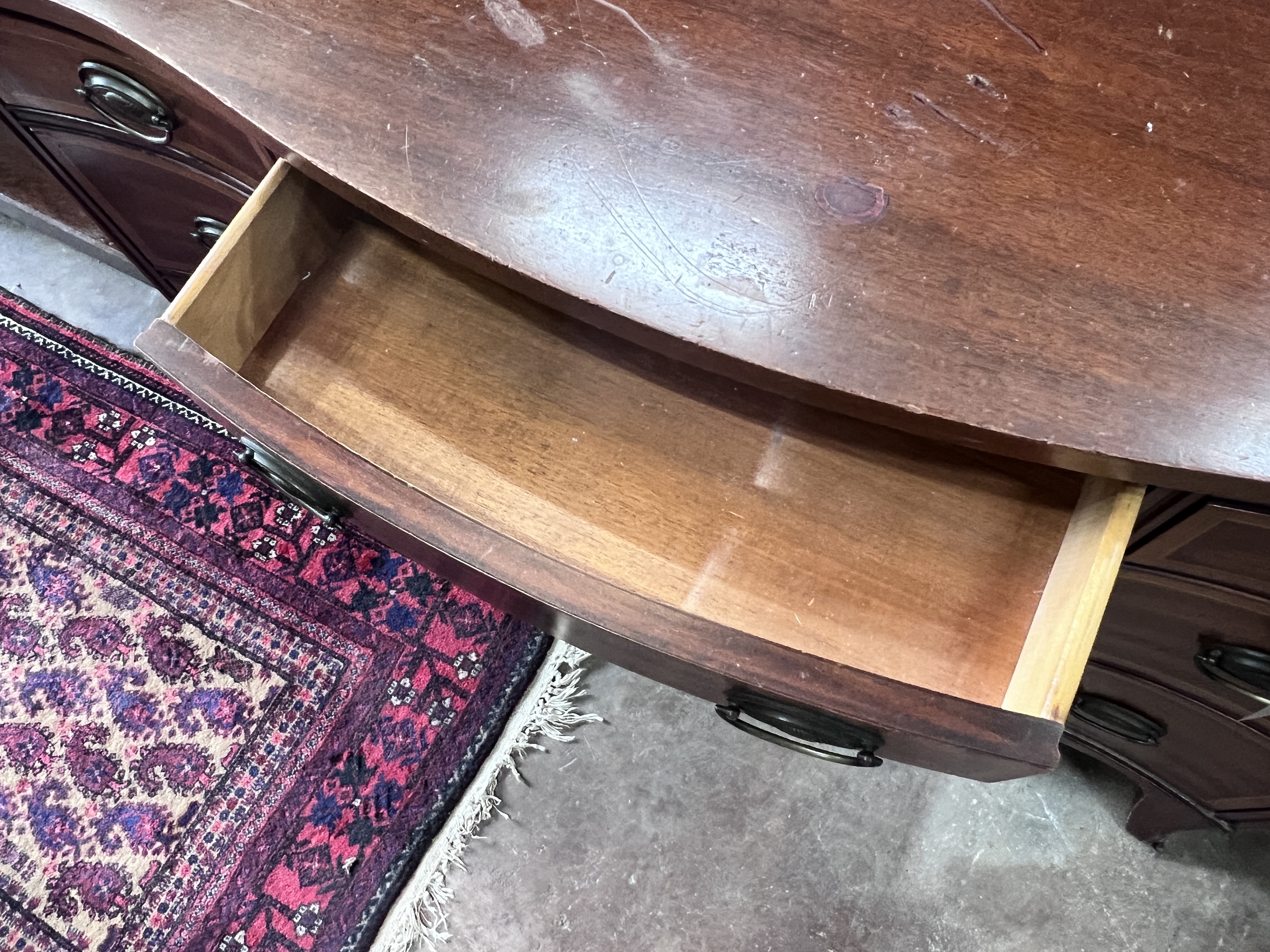 A reproduction 'Drexel Furniture' serpentine mahogany kneehole dressing table, width 117cm, width 51cm, height 77cm